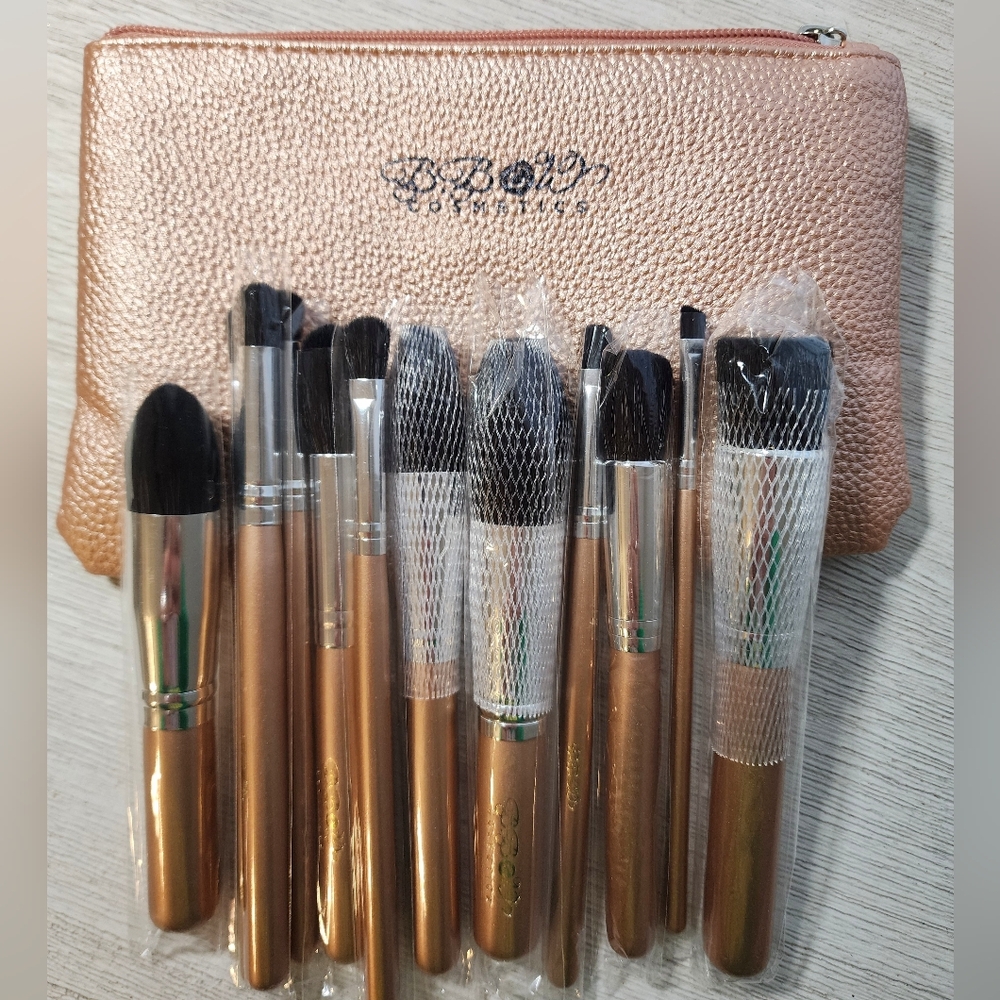 Cosmetics Rose Gold Brush Set (*New*)